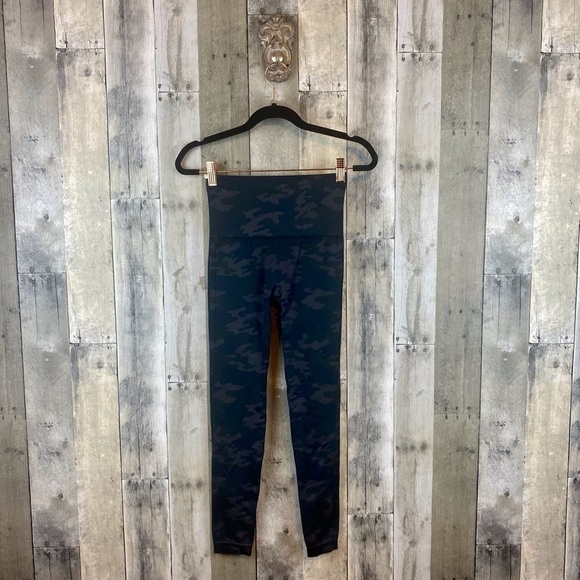 SPANX Look At Me Now Green Camo Leggings Size Small. - Picture 3 of 16